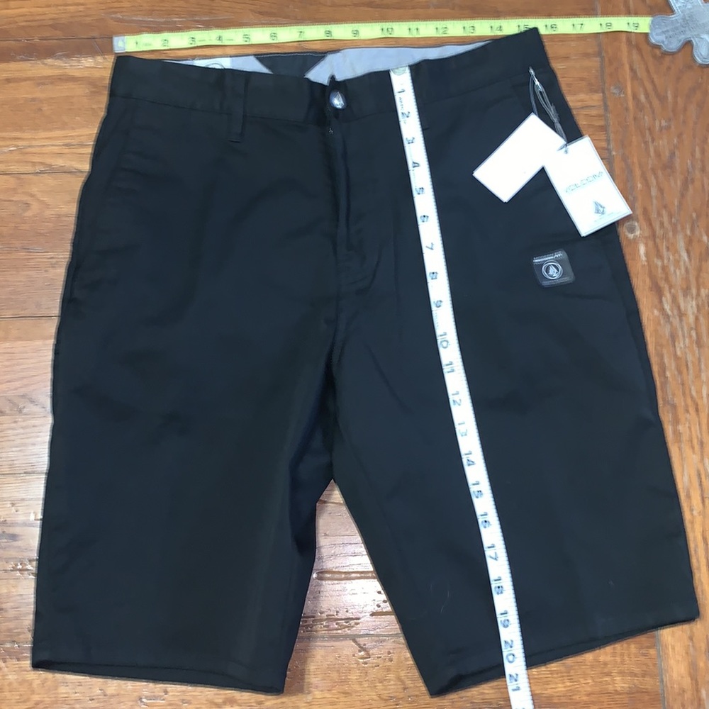 NEW⭐️VOLCOM Mens SHORTS 30” Waist “Frickin Modern Black Chino” - Picture 13 of 16
